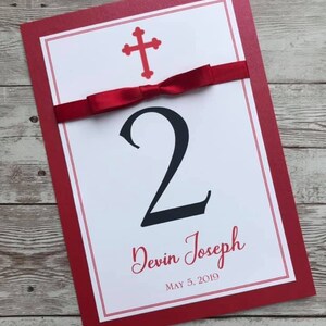 Tarjetas de números de mesa religiosa de la Cruz Roja con clase