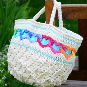 Crochet PATTERN Have a Heart Tote crochet bag pattern, heart tote pattern, colorful tote bag w/ linked hearts pattern PDF Download image 2