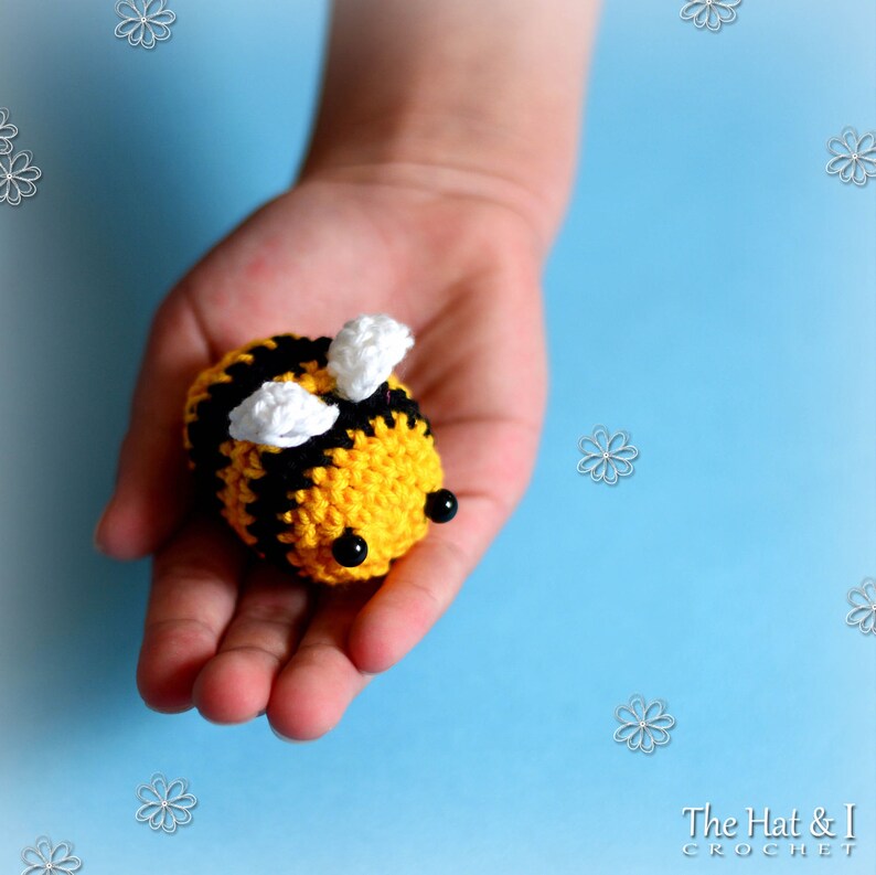 Crochet PATTERN Busy Bees crochet bee pattern, amigurumi bee pattern, bumble bee ornament, bee décor pattern PDF Download image 4