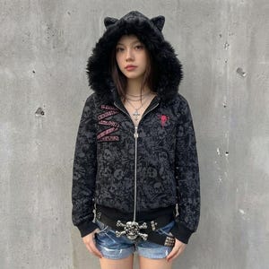 Mad Punks Japanese Harajuku Hoodie – Kapuze mit Katzenohren und Kunstfell – Cyber Y2K Grunge Totenkopf-Print, Reißverschluss – Alternative Punk Rock Visual Kei Bild 5