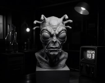 Alien Bust Sculpture, Sc-Fi Creature, Retro Sci-Fi Décor