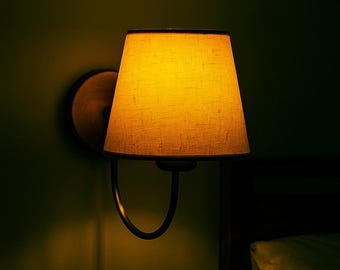 Mid-Century Modern Wall Sconce – Brass & Linen Shade, Minimalist Lamp