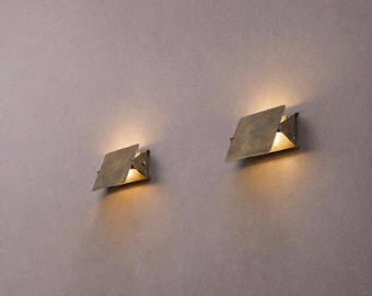 Aplique de pared de latón macizo hecho a mano, lámpara geométrica minimalista moderna, luminaria industrial ajustable.