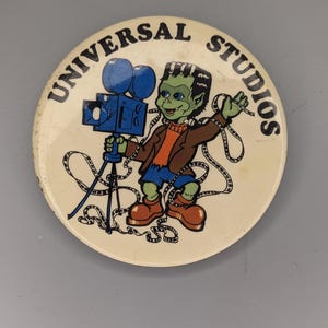 ヴィンテージ 1976年 ユニバーサル・スタジオ フランケンシュタイン カメラボタンピン 3インチ 映画 ポップカルチャー