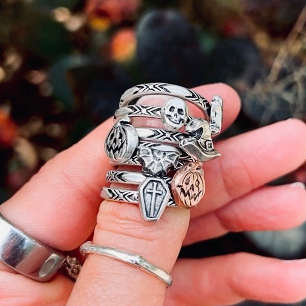 ANILLOS DE APILAMIENTO DE HALLOWEEN - anillos espeluznantes - anillo fantasma - anillo de calabaza - anillo de calavera - anillo de ataúd - anillo de bruja - anillo de murciélago - plata de ley