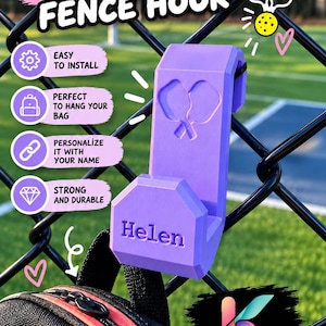 Puede incluir: Un gancho de valla para pickleball de color morado impreso en 3D con un icono de pala en relieve y el nombre Helen. El gancho incluye el texto CUSTOM PICKLEBALL FENCE HOOK, EASY TO INSTALL, PERFECT TO HANG YOUR BAG, PERSONALIZE IT WITH YOUR NAME, STRONG AND DURABLE y PrintKredible.
