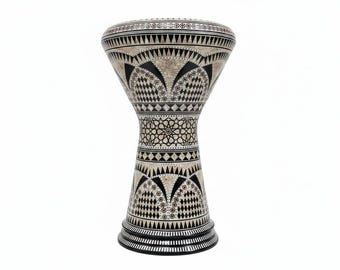 Darbuka Gawharet El Fan - Diseño clásico profesional de 45 cm (18") - Doumbek artesanal con incrustaciones de nácar - Tabla de aluminio de 6 clavijas - Cabeza de 22 cm (8,75")