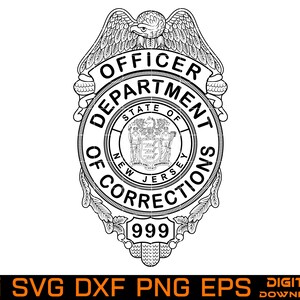 Op de afbeelding: Een zwart-witte grafische illustratie van een badge voor een officier van het New Jersey Department of Corrections. Het ontwerp bevat een adelaar aan de bovenkant, de tekst OFFICER DEPARTMENT OF CORRECTIONS, het zegel van de staat New Jersey en het nummer 999 onderaan.