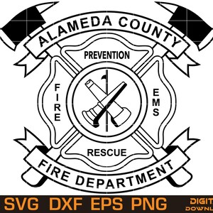 Pode incluir: Emblema a preto e branco do Departamento de Bombeiros do Condado de Alameda. O design apresenta uma cruz de Malta com as palavras "Fire", "EMS", "Rescue" e "Prevention". O emblema inclui machados cruzados e uma mangueira de incêndio, com o texto "Alameda County Fire Department."