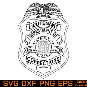 Op de afbeelding: Een zwart-wit lijntekening van een badge voor een luitenant van het New Jersey Department of Corrections. Het schild toont een adelaar aan de bovenkant, banners met de tekst LIEUTENANT, DEPARTMENT OF, CORRECTIONS en het zegel van de staat New Jersey.