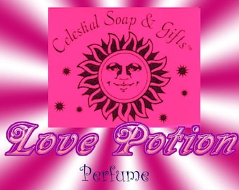 Op de afbeelding: Een roze en witte gradiënt achtergrond met de woorden "Love Potion" in een decoratief lettertype. Boven de woorden staat een roze vierkant met een zonontwerp en de tekst "Celestial Soap & Gifts". Onder de woorden staat het woord "Perfume".