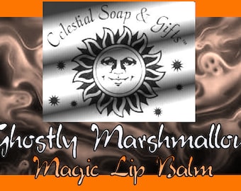 Op de afbeelding: Een wit label met zwarte tekst en een zwart-witte zonafbeelding. De tekst luidt "Celestial Soap & Gifts" en "Ghostly Marshmallow Magic Lip Balm".