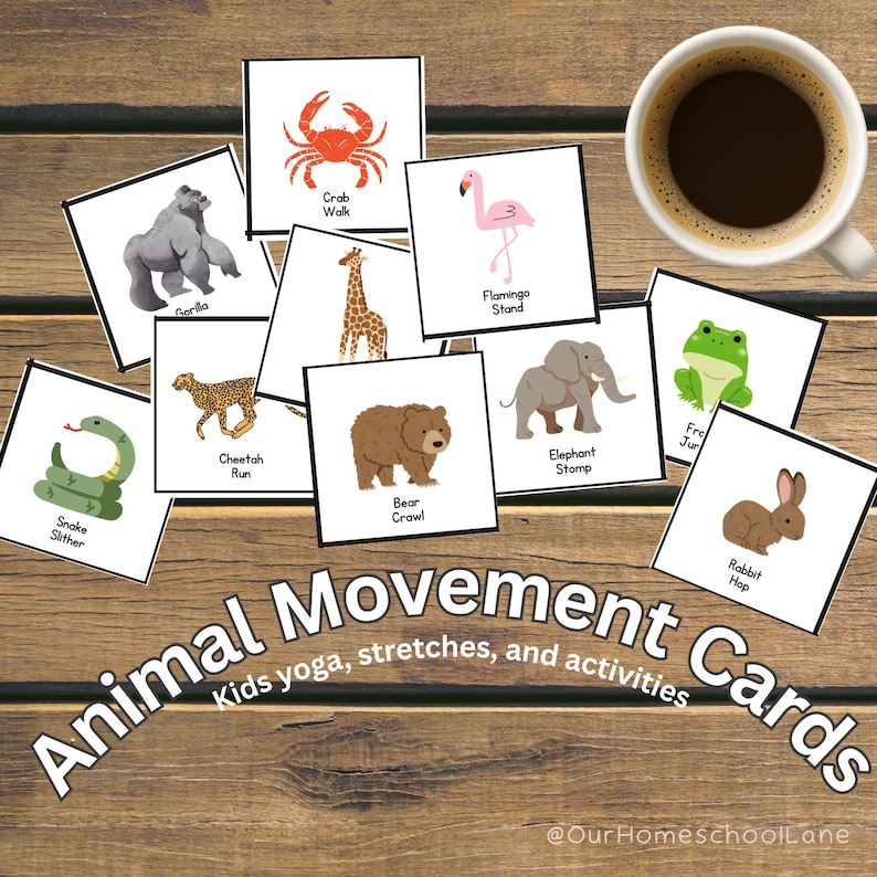 Pu&ograve; includere: Carte di movimento degli animali per bambini, con illustrazioni di animali come un gorilla, un granchio e un fenicottero. Le carte sono su una superficie di legno, con una tazza di caff&egrave; in alto a destra. Il testo include "Kids yoga, stretches, and activities."