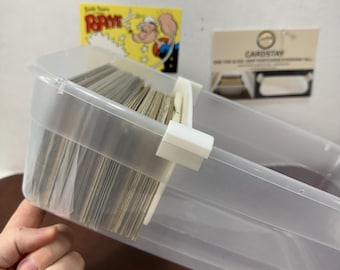 CardStay – Kunststoff Abstandshalter für Postkartenboxen – Passend für Sterilite® – Postkartenständer groß