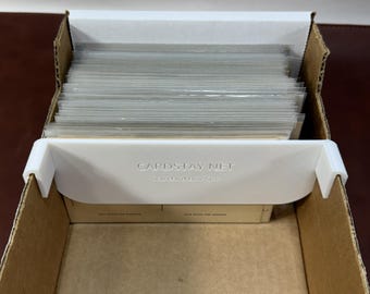 CardStay - Standard Postkartenbox aus weißem Karton - Postkarten-Teiler & Abstandshalter