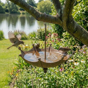 Comedero y bebedero para pájaros colgante de hierro con forma de hoja / Decoración rústica de jardín con detalles de pájaros