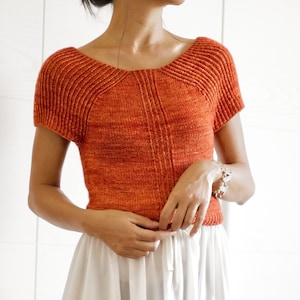Seamless knitting pattern PDF: Pyramid in-the-round summer cropped top for women, size inclusive
