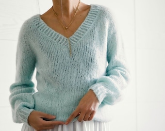 Beginner friendly top down sweater knitting pattern PDF: CP05 V-neck sweater for women