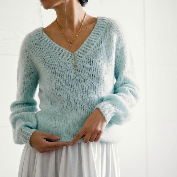 Beginner friendly top down sweater knitting pattern PDF: CP05 V-neck sweater for women