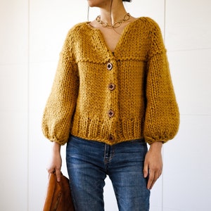 Beginner friendly cardigan knitting pattern PDF: Weekend Jacket super bulky knit women cardigan image 2