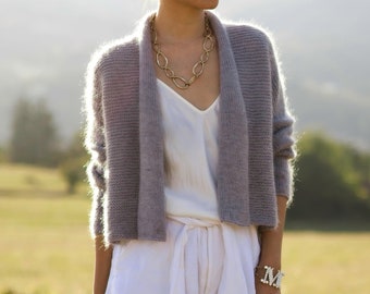 Winter Moonlight Cardigan KNITTING PATTERN PDF: A cardigan made with mostly knit stitch