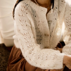 Beginner friendly knitting pattern PDF: Camelia Cardigan summer lace cardigan Bild 7