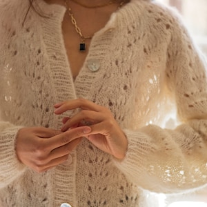 Beginner friendly knitting pattern PDF: Camelia Cardigan summer lace cardigan Bild 6