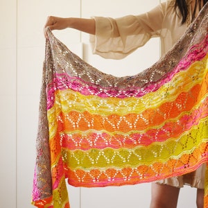 Knitting pattern PDF: Frida rectangular wrap beginner lace pattern imagem 2