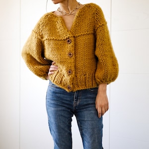 Beginner friendly cardigan knitting pattern PDF: Weekend Jacket super bulky knit women cardigan image 5