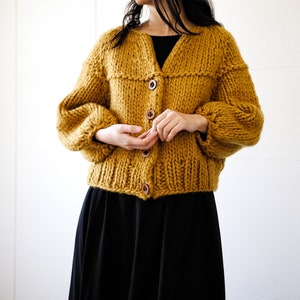 Beginner friendly cardigan knitting pattern PDF: Weekend Jacket super bulky knit women cardigan image 7