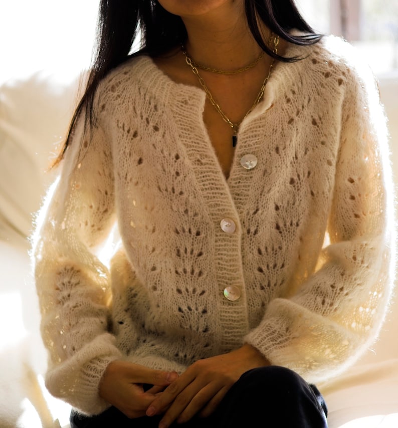 Beginner friendly knitting pattern PDF: Camelia Cardigan summer lace cardigan Bild 1