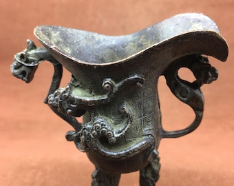 Statuetta di drago Jue Tea Pet in bronzo patinato fuso a mano / Antica statuetta di vaso rituale cinese