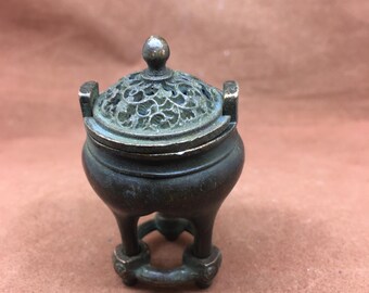 Bruciatore di incenso Ding in bronzo patinato fuso a mano, Tea Pet / Vassoio decorativo antico vaso rituale cinese