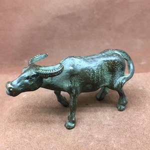 Vintage brons vattenbuffelfigur | Feng Shui tebordsdekoration
