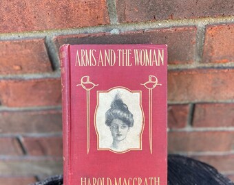 アンティーク本：武器と女性、1899年、赤いハードカバー｜ヴィンテージ