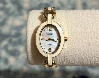 Vintage Armitron goudkleurig horloge – parelmoer wijzerplaat – retro schakelarmband
