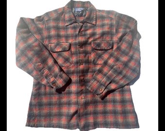 Camisa Pendleton vintage de los años 60, de lana a cuadros negros y rojos, manga larga, cuello de trabilla, talla L para hombre.