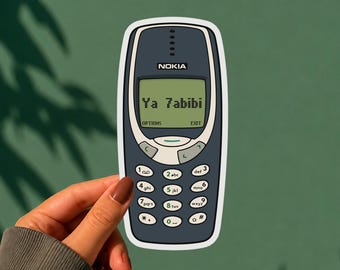 Ya 7abibi Nokia 3310 Sticker | Arabic Nostalgia Sticker | Vintage Mobile Phone Vinyl Decal | Retro Y2K Arabic Text | Cute Waterproof Sticker