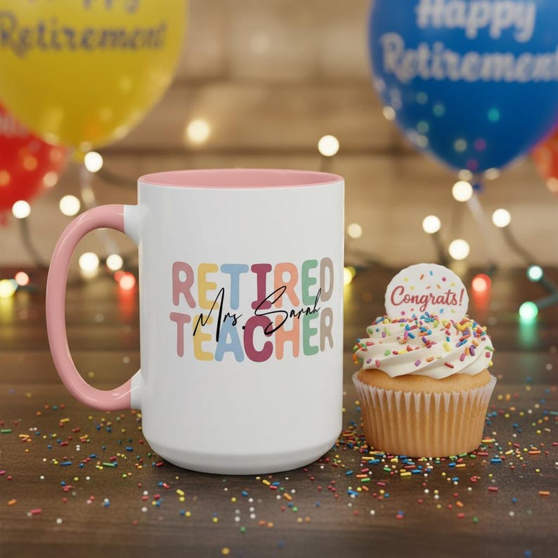 K&ouml;nnte beinhalten: Ein Set aus drei Keramikbechern mit gesprenkelter, matter Oberfl&auml;che. Die Becher sind in den Farbt&ouml;nen Creme, Hellgrau und Dunkelgrau gehalten. Jeder Becher hat ein schlichtes, minimalistisches Design, ideal f&uuml;r Kaffee oder Tee.