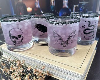 Vasos de whisky Grim Rocks: calavera, murciélago, cuervo y serpiente (juego de 4)