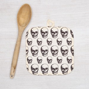 Skull Pot Holder - Cook - Cooking - Chef - Kitchen - Anatomical - Halloween - Goth - Spooky - Macabre