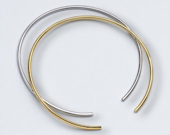 Gargantilla minimalista de acero inoxidable, collar tipo torque con puño abierto.