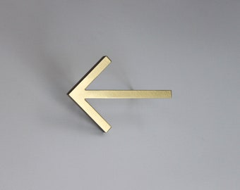 Metal Arrow Wall Decor: Modern Directional Sign