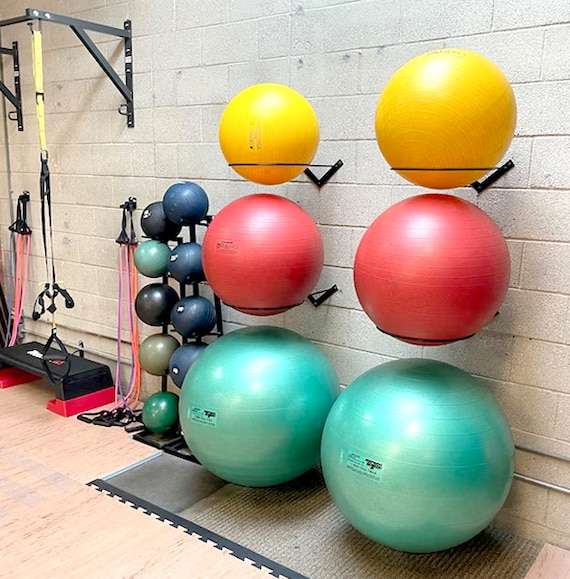 Soporte para pelotas de ejercicio | Organiza tu espacio | Estante de bolas  de pared | Soporte para pelota de yoga | Soporte de pared para pelota de