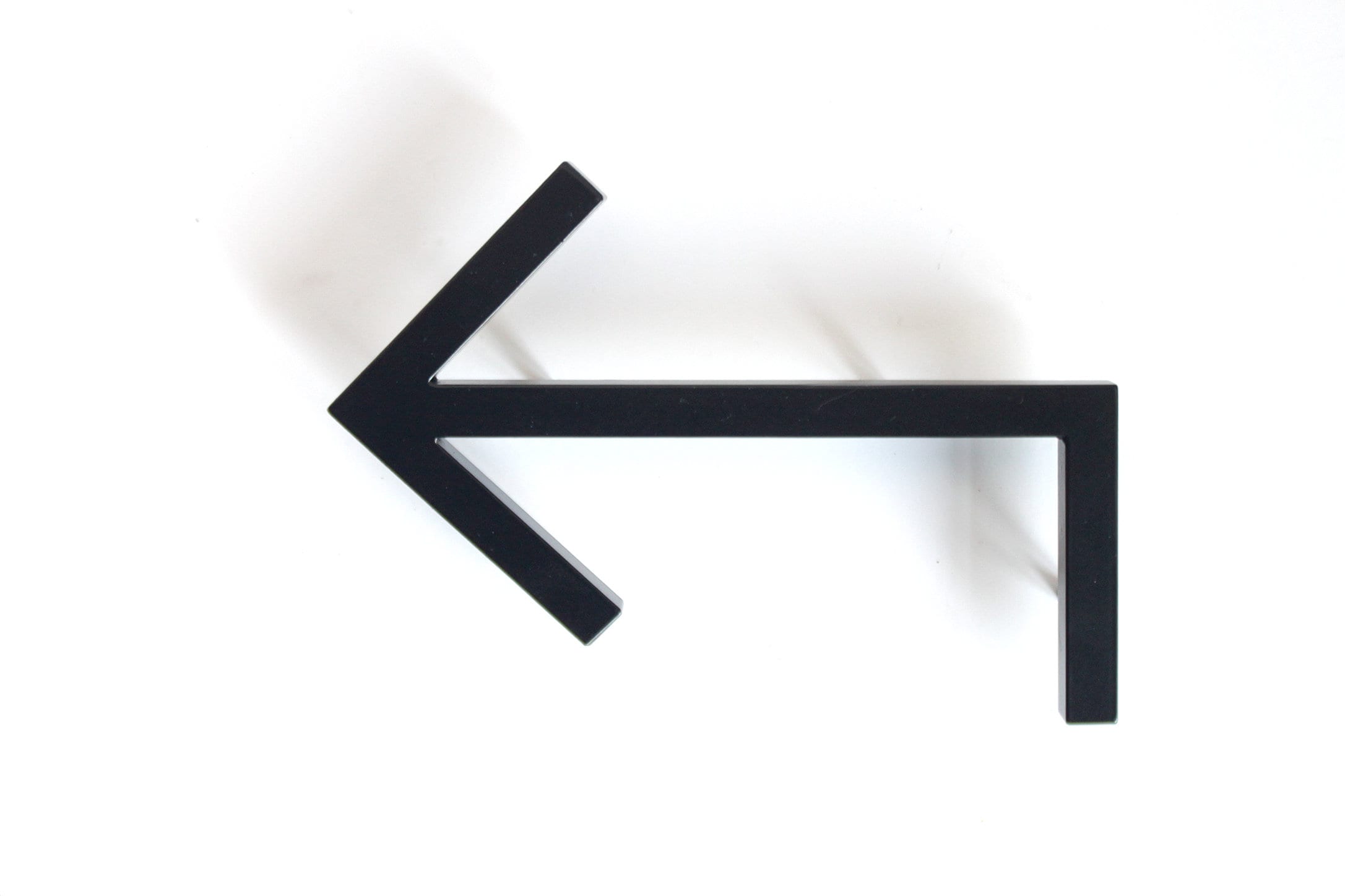 Metal Arrow Wall Decor: Modern Directional Sign