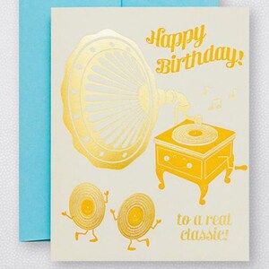Happy Birthday To A Real Classic - Gold Geprägte Karte