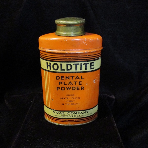 1940's Tin of « Holdtite » Dental Plate Powder de NYAL Company Detroit, MI Très bon état