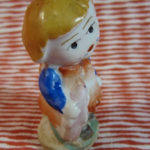 Vintage 1930&#39;s Bisque China Fiqurine of Little Girl Holding Pink Bunny
