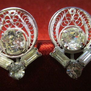 Mid Century Sterling Silber Swirl Filigran und Strass Schraub Rücken Ohrringe Set. Behutsam verwendet.