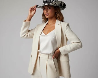 Sombrero estilo western de piel de vaca y pelo de poni, hecho a mano, en blanco y negro.
